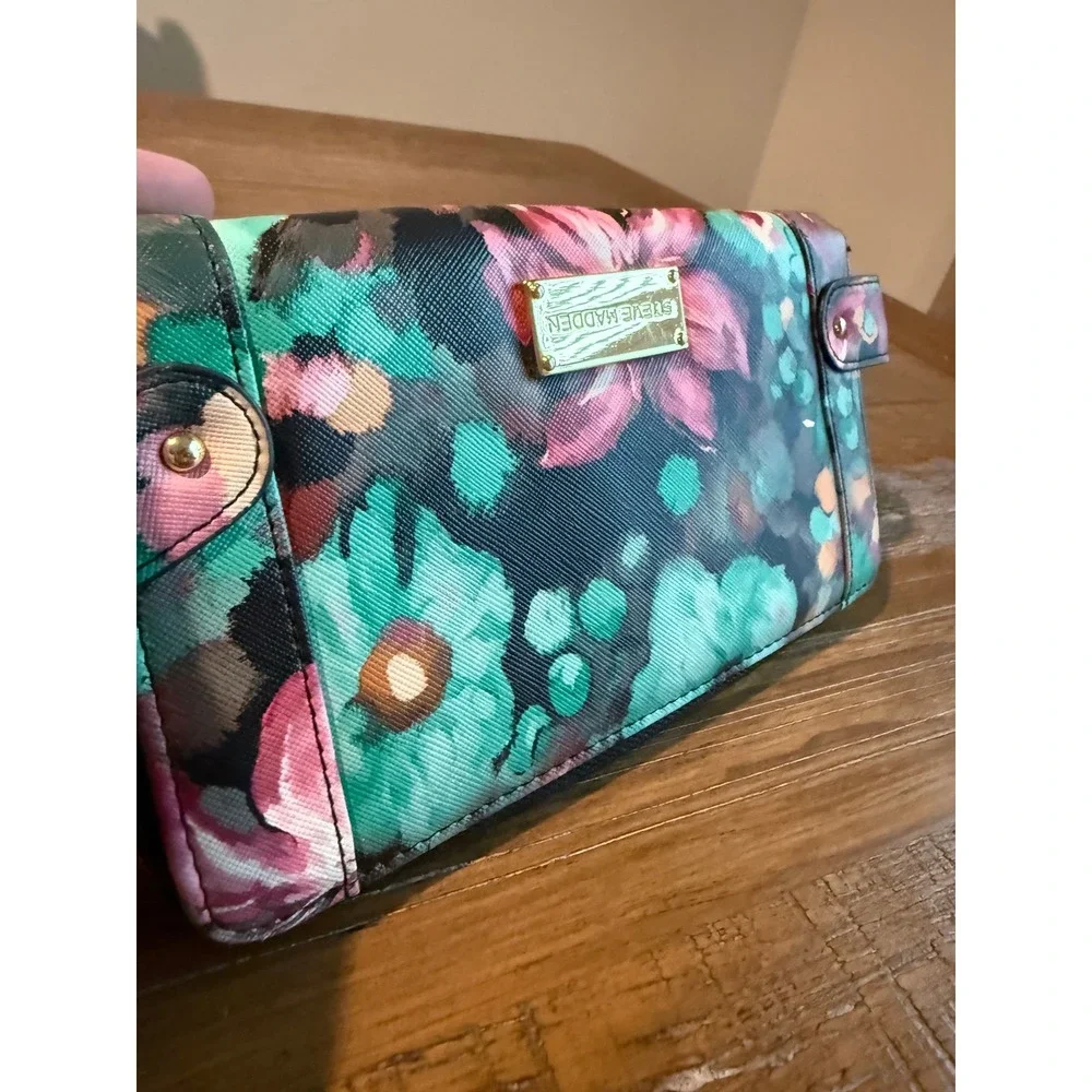 Steve Madden Floral Zip Around Wristlet Wallet Teal Pink‎ Gold Hardware